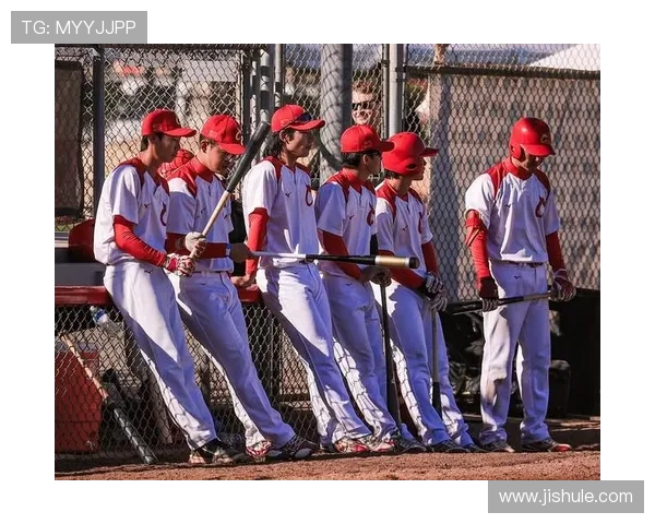 《全面解析棒球比赛规则：从投球到得分的每个关键环节》