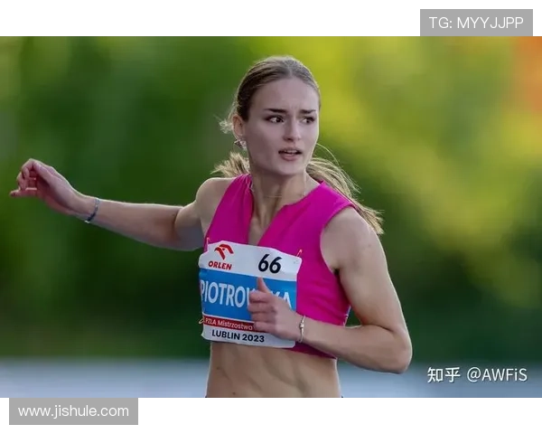 2025年国际短跑赛事新纪录频出 运动员竞技水平再攀高峰 2025年国际短跑赛事新纪录频出 运动员竞技水平再攀高峰